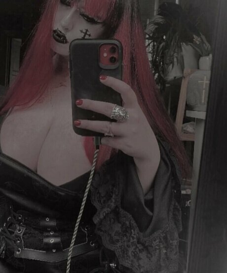 Livdracula sexy actress pics