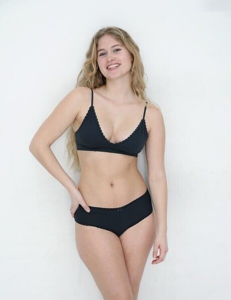 Zoe Kaeppele hot pornstar pictures