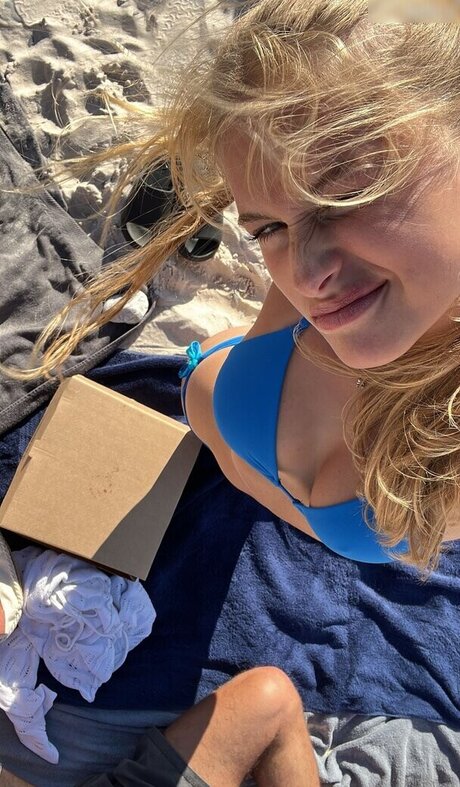 Zoe Kaeppele star beautiful pic