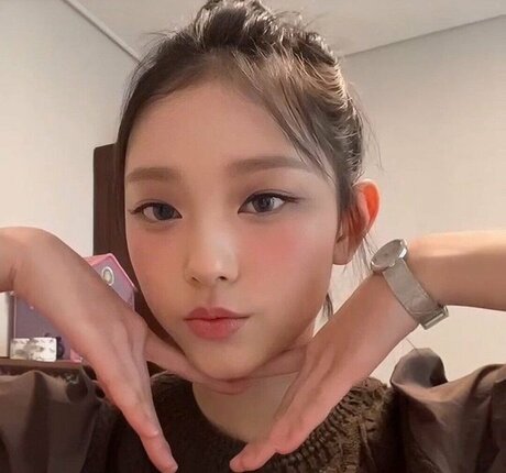 Haerin hd model images