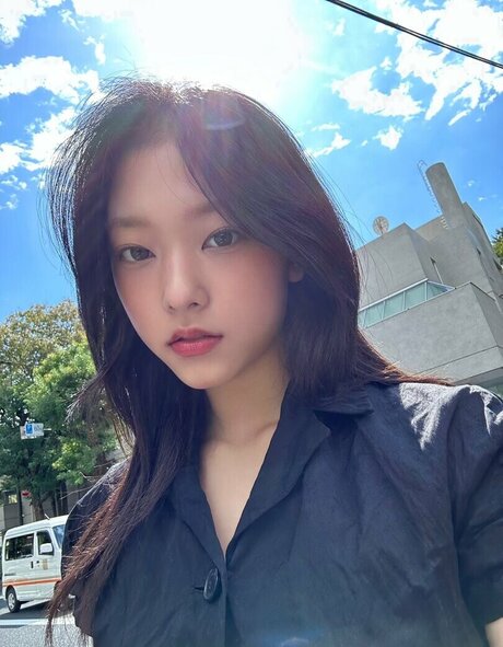 Haerin model pornographic photos