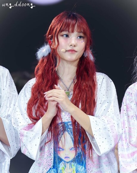 Haerin sexy model pic