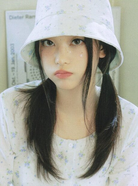 Haerin nudes model pic