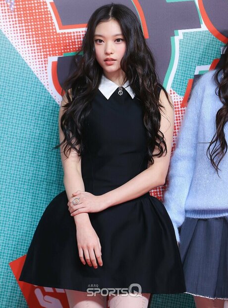 Haerin model beautiful photo