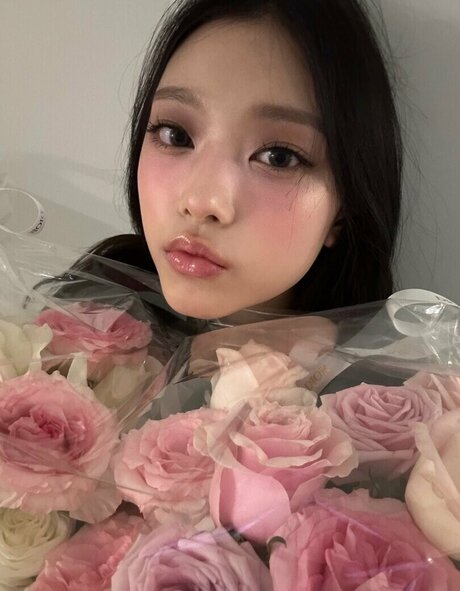 Haerin top star photos