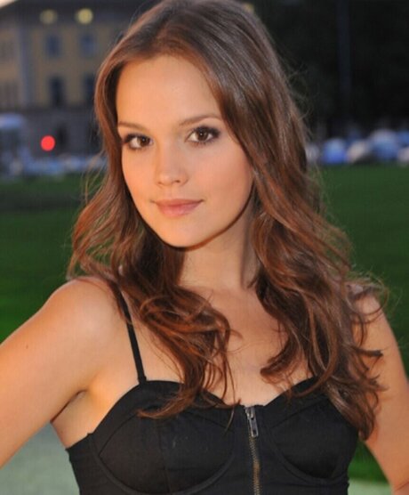 Emilia Sch le nude model archive