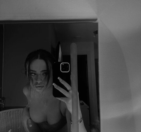 Olivia Alex nude model gallery