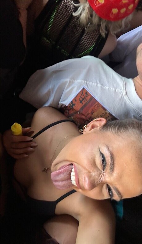 Olivia Alex model adult img