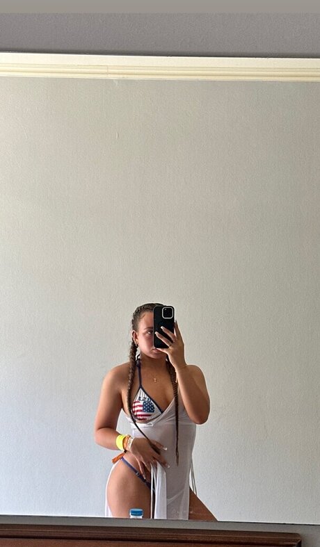 Olivia Alex best star photos