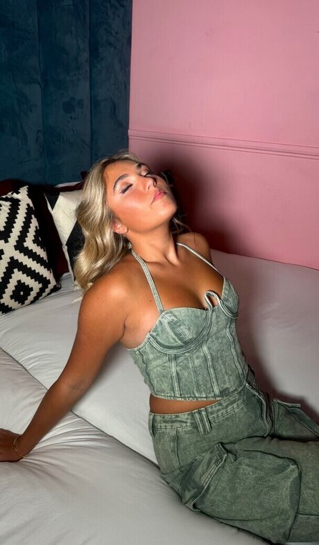 Rosie McClelland exclusive pornstar pic