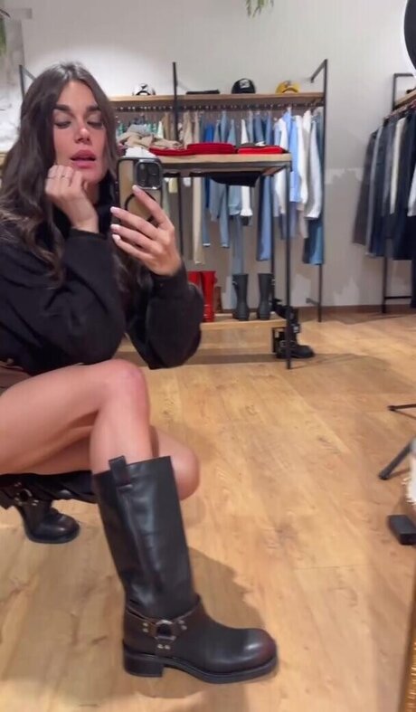 Claudia Magnabosco nude model pic