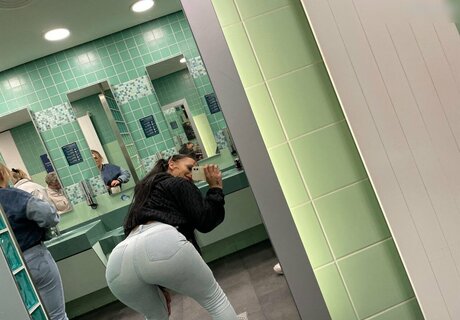 Lara Bttn adult actress images