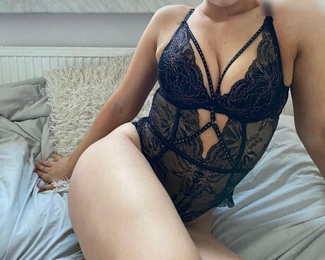 Lara Bttn top model img