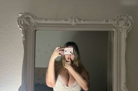 cuteemaa pornographic actress pic