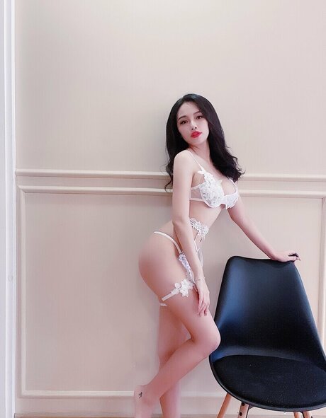 skinny brunette onlyfans nude image