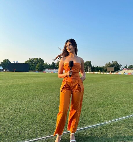 Yesha Sagar hot actress galleries