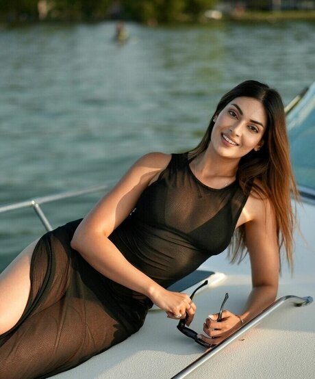 Yesha Sagar naked actress archive