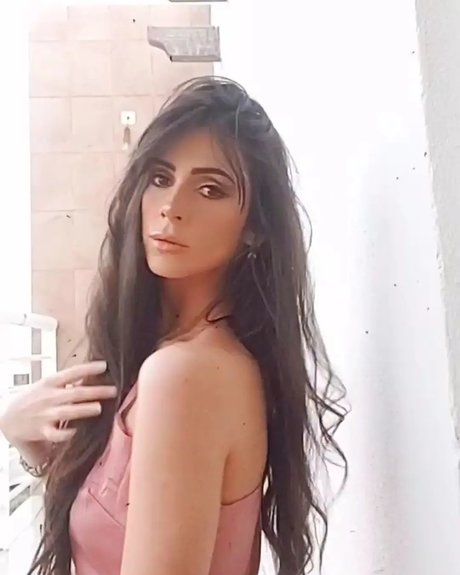 Lau MeGot sexy star pics