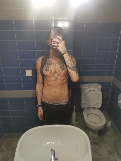 Odin Thams star nudes pics