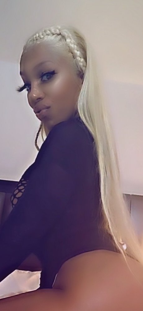 Lana Infinity Dream star pretty photo