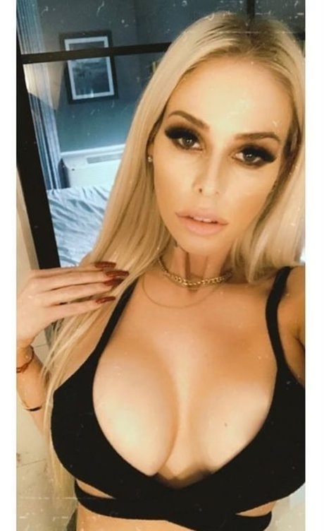 LalaBanxx hot pornstar photo