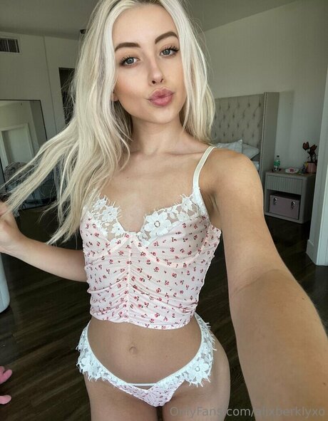 Alixberkly Alix perfect model photo