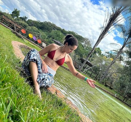 Prominent high quality model pic