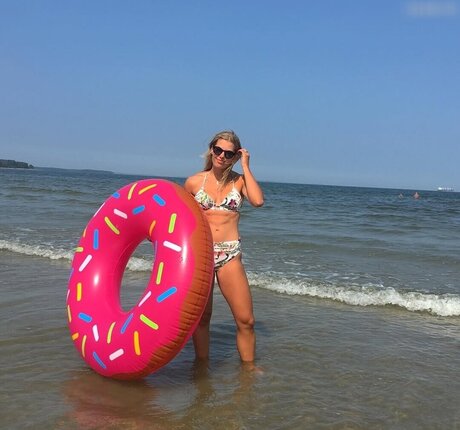 Prominent adult actress pictures