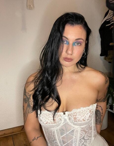 Vinted eBay sexy star picture