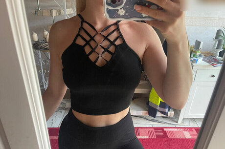 tattooed shemale onlyfans sexy naked pictures