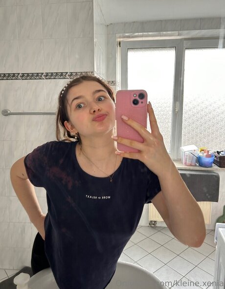 Mal Hol i ka naked model images