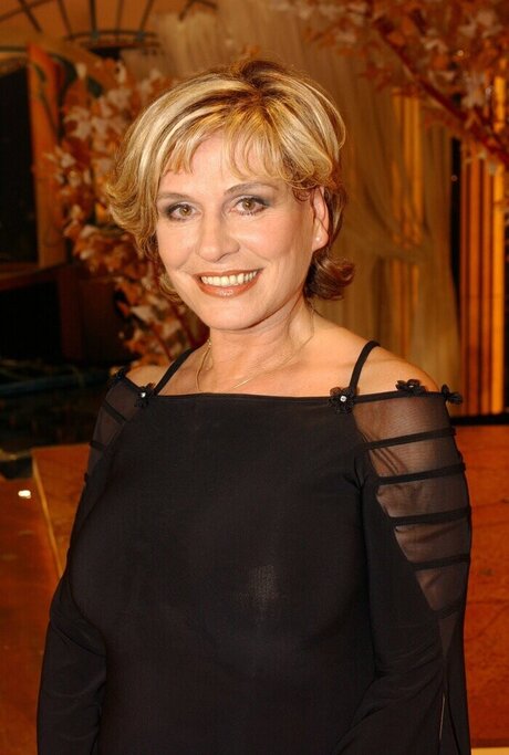 OOPS Deutsch naked actress pic