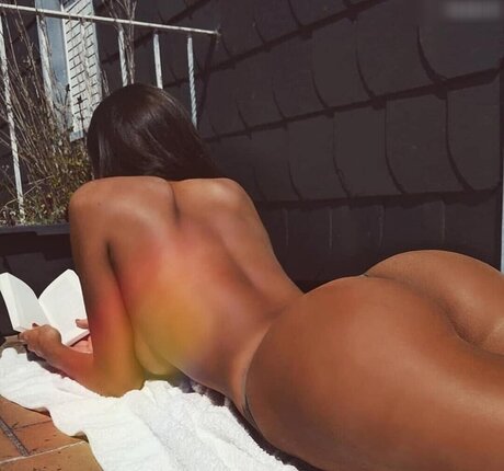 Leonie Schnbck sexy model pics