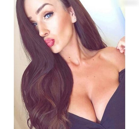 Leonie Schnbck nudes actress pictures