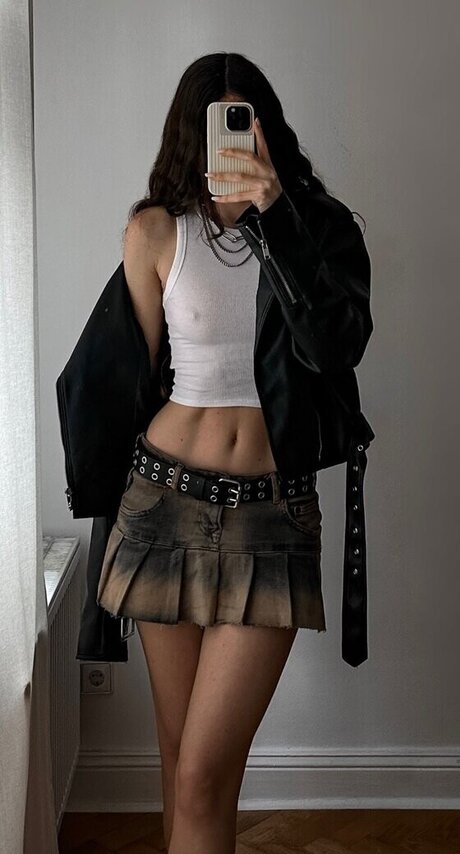 Kathiischr model sexy pic