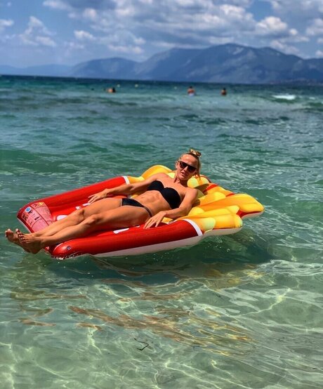 DFB Damen free model img