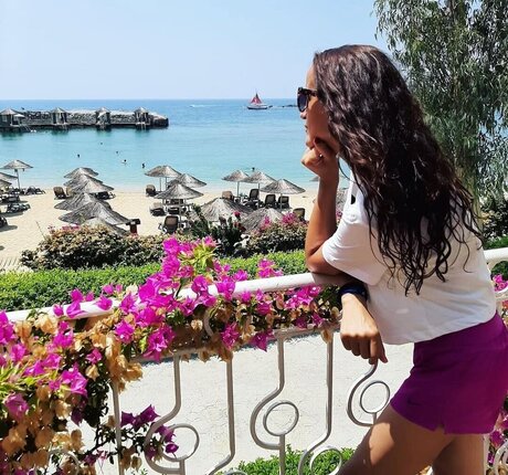 DFB Damen free model image