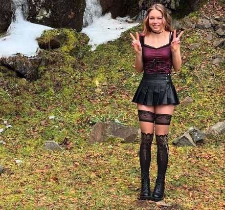 Roflgirl_ naked actress images