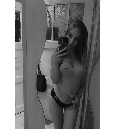 Nicki Anna free star image