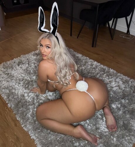 Paris Jode exclusive model photo