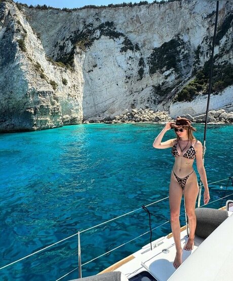 Surovoya art actress gallery