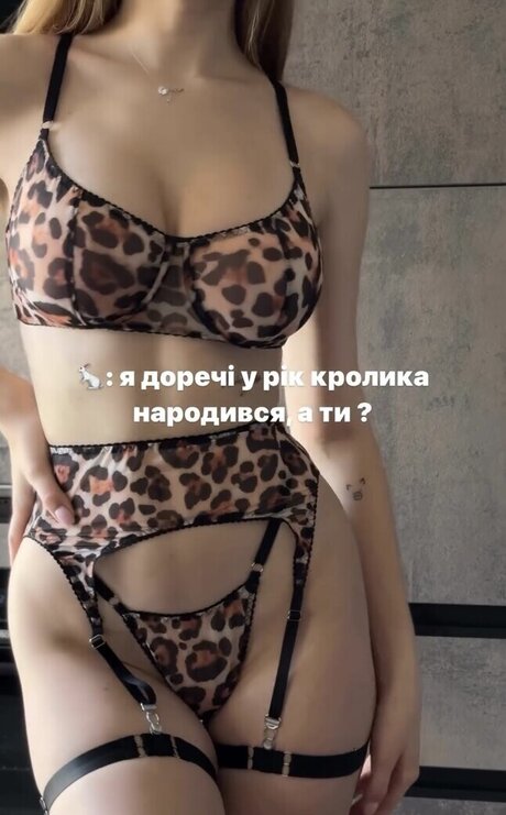 Surovoya model pretty archive