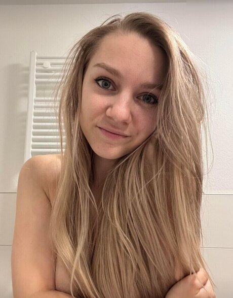 Motorradmia model sexy pictures