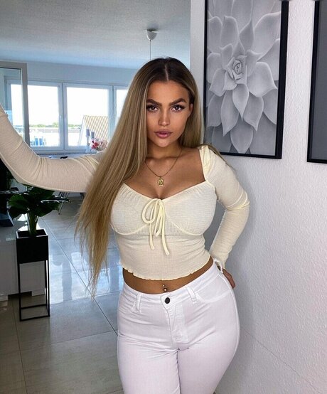 Jeje Lopes model sex photo