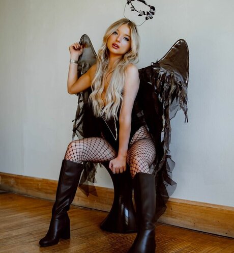 Shae Smolik star naked pics