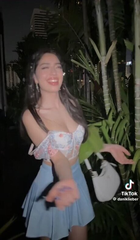 Dani Klieber star sexy pics