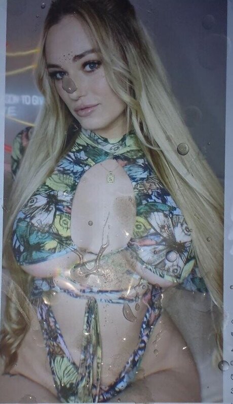 Cum Tributes model nude image