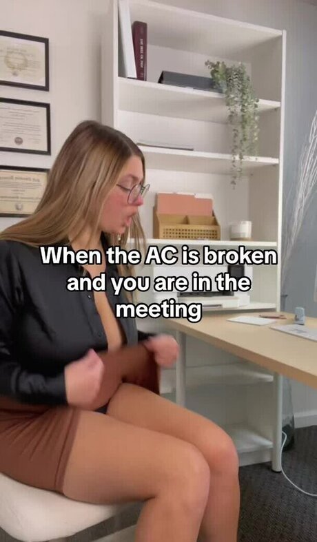 Brontenadine naked model picture