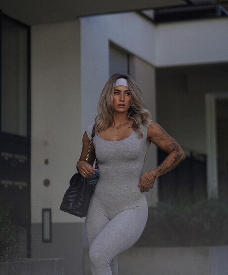 Lenaajoy nude model image