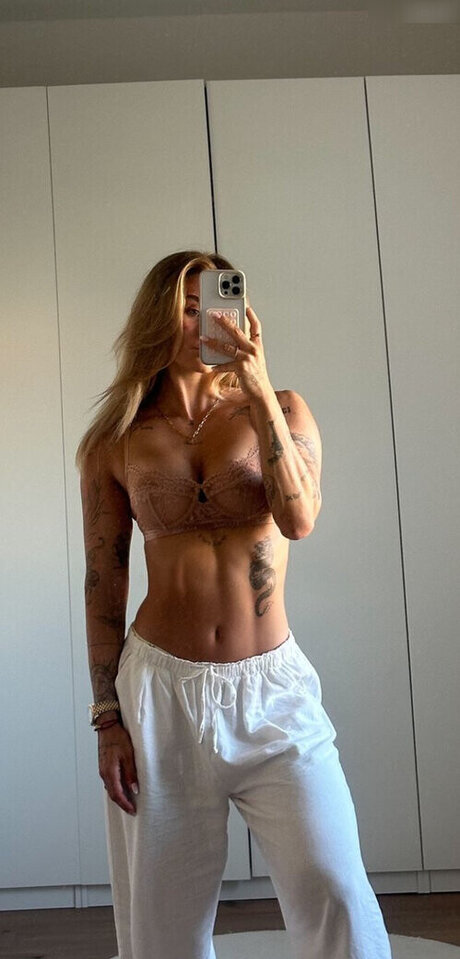 Lenaajoy model sex photo